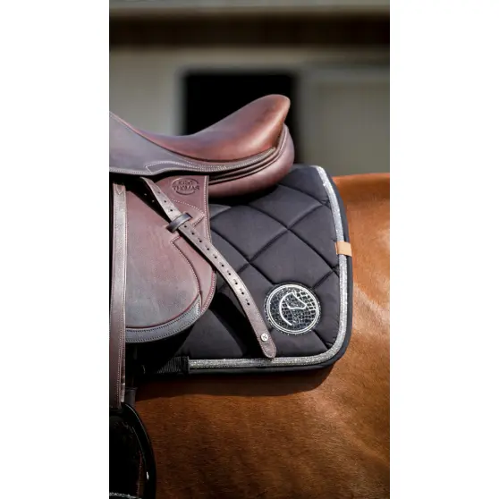 tapis-de-selle-equitheme-badge-20-mixte (2).webp